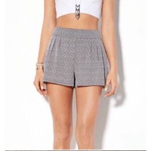 American Eagle Outfitters Chevron High Rise Shorts Size L Black and White